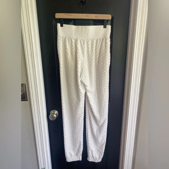 Nike Everyday Modern Joggers Textured White Gold Emblem-Size S - Picture 6 of 7